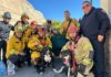Rescatan Bomberos de Tijuana a dos perritos de un cerro