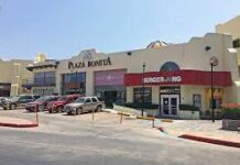 Operativo de la Border Patrol en Plaza Bonita cierran Target hay detenidos.