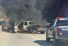 Suspenden clases, queman auto a la entrada de Playas, cierran comercios en Baja California